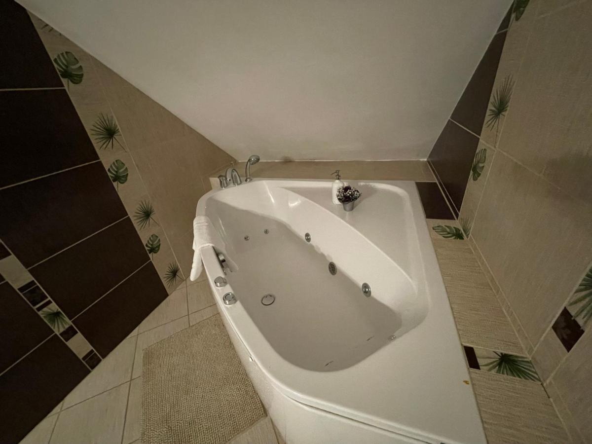 Hotel Tyrol I Restauracja Zycie Gruzji Osielsko Ngoại thất bức ảnh